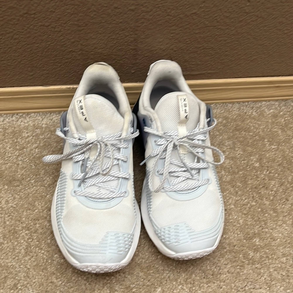 Under armor Apex women athletic shoes. Size 9. White and blue.